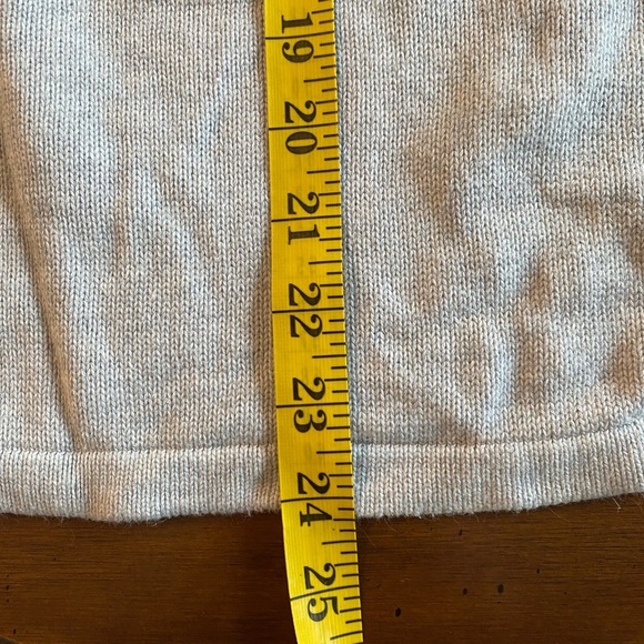 🤩💕Ivviva Girl’s size 14 Light Grey Knit Sweater (Size 4-6 between women’s)🤩💕 - Picture 9 of 10
